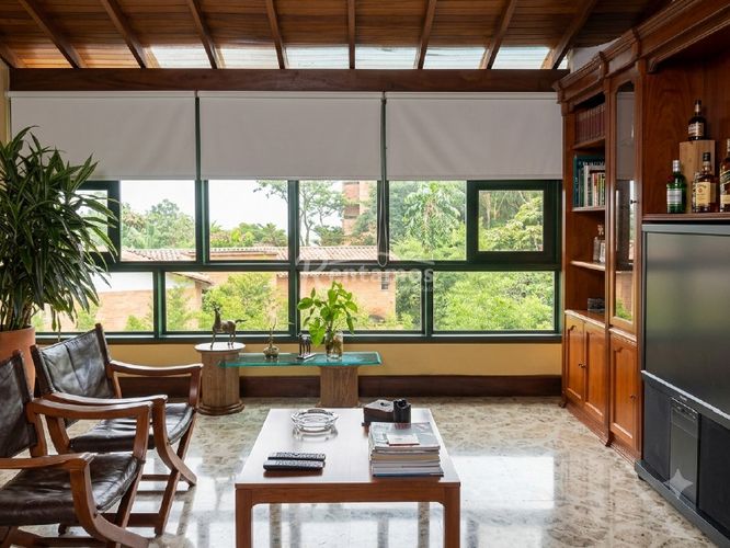 Casa de 3 alcobas en venta en Loma De Las Brujas, Envigado, 550 m² · foto 2 de 18