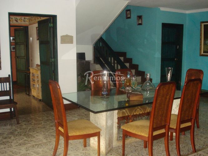 Casa de 3 alcobas en venta en Loma De Las Brujas, Envigado, 550 m² · foto 4 de 18