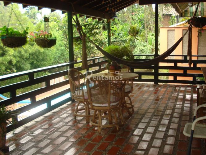 Casa de 3 alcobas en venta en Loma De Las Brujas, Envigado, 550 m² · foto 13 de 18
