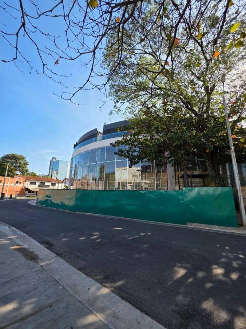 IMPONENTE LOCAL COMERCIAL DETRAS MISMO DE LA CASA CENTRAL DE TIGO — foto 3