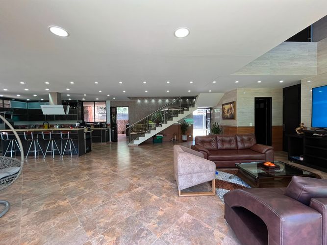Casa de 6 alcobas en venta en Escobero, Envigado, 700 m² · foto 3 de 20