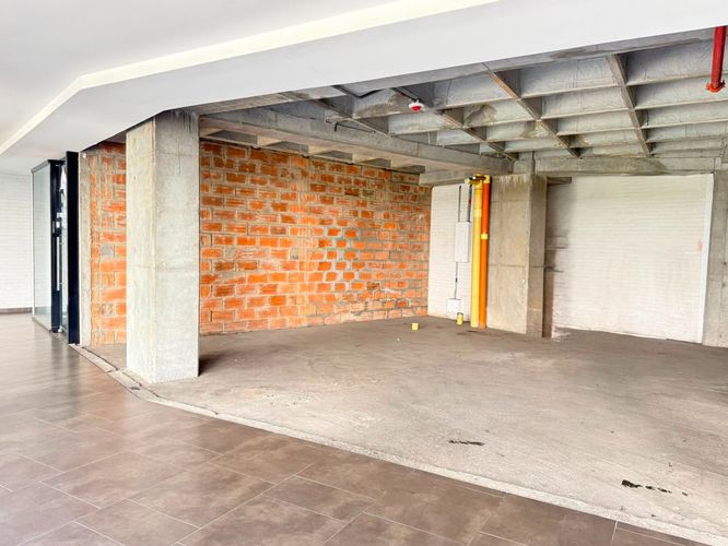 Local en venta en El Poblado, Medellín, 82 m² · foto 8 de 10