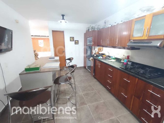 Apartamento de 3 alcobas en arriendo en Suramérica, Medellín, 240 m² · foto 4 de 14