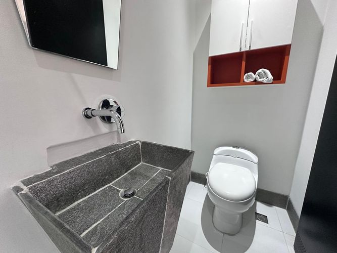 Apartamento de 3 alcobas en arriendo en El Poblado, Medellín, 230 m² · foto 18 de 20