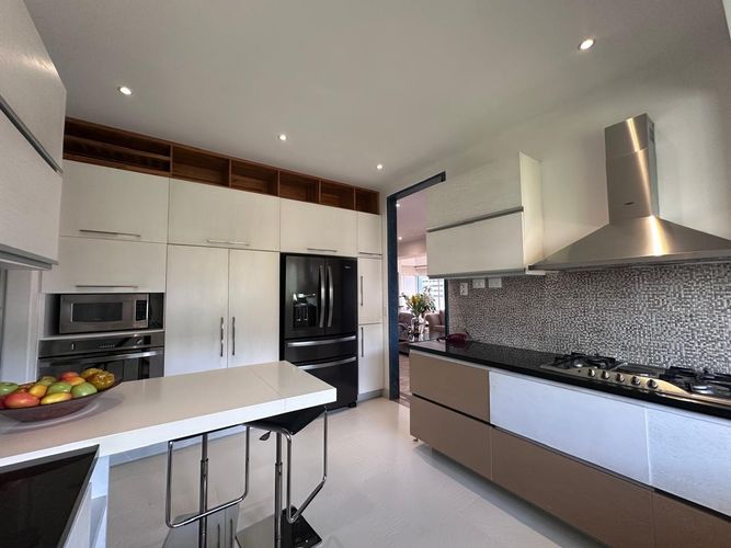Apartamento de 3 alcobas en arriendo en El Poblado, Medellín, 230 m² · foto 3 de 20
