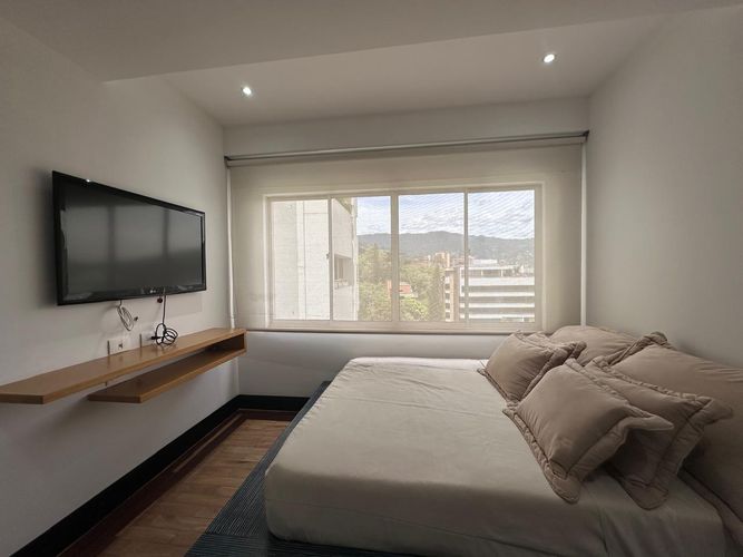 Apartamento de 3 alcobas en arriendo en El Poblado, Medellín, 230 m² · foto 4 de 20