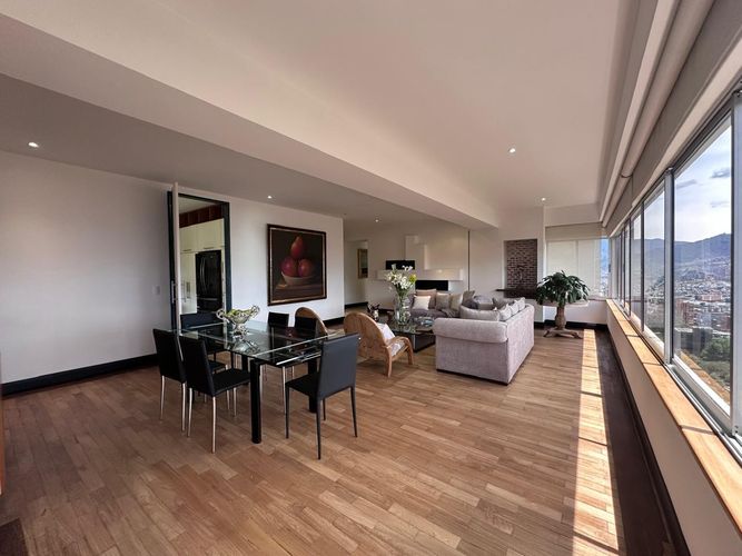 Apartamento de 3 alcobas en arriendo en El Poblado, Medellín, 230 m² · foto 2 de 20