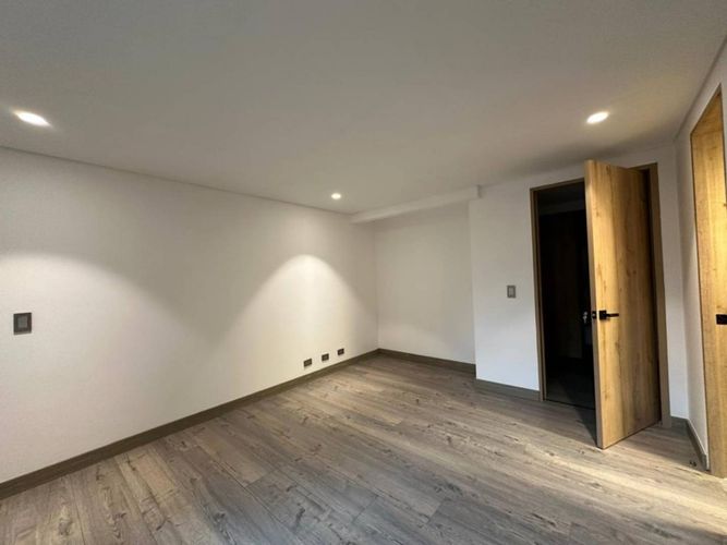 Apartamento de 3 alcobas en venta en Las Lomas No.1, Medellín, 340 m² · foto 14 de 24