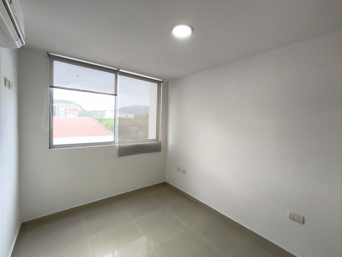 Apartamento de 3 alcobas en venta en La Floresta, Los Patios, 90 m² · foto 4 de 14