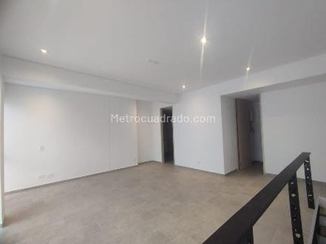 Apartaestudio en venta en Pinares, Pereira, 74 m² · foto 6 de 9