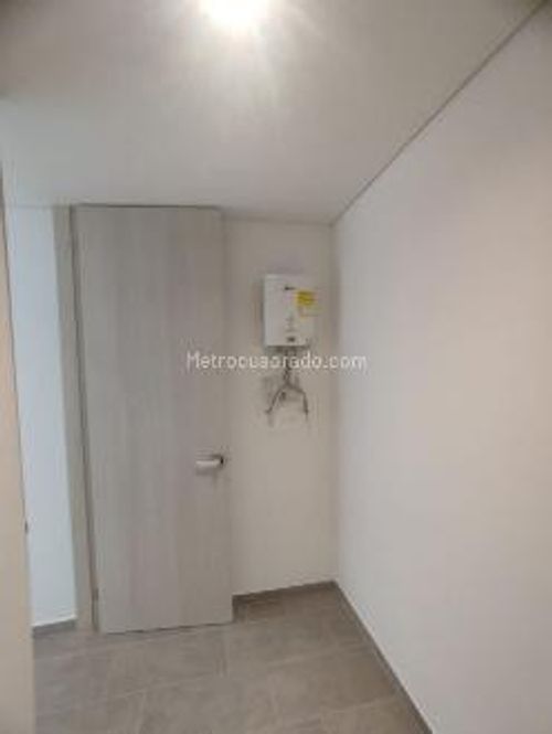Apartaestudio en venta en Pinares, Pereira, 74 m² · foto 3 de 9