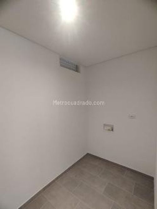 Apartaestudio en venta en Pinares, Pereira, 74 m² · foto 4 de 9