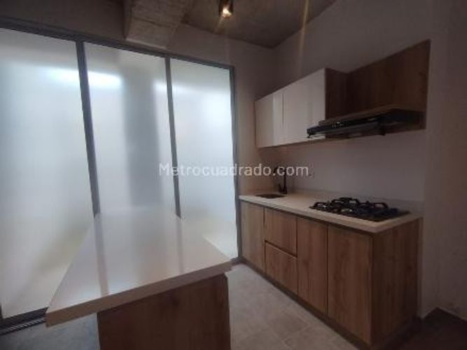 Apartaestudio en venta en Pinares, Pereira, 74 m² · foto 2 de 9