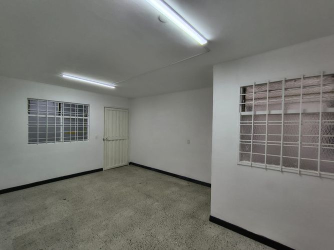 Oficina en arriendo en La Candelaria, Medellín, 21 m² · foto 2 de 6