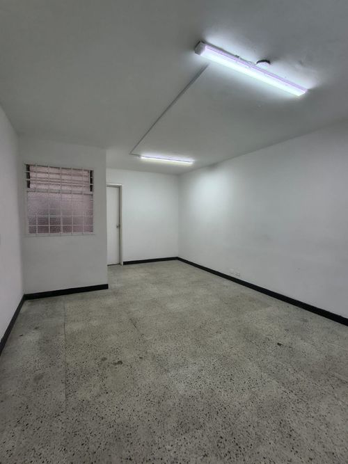 Oficina en arriendo en La Candelaria, Medellín, 21 m² · foto 3 de 6