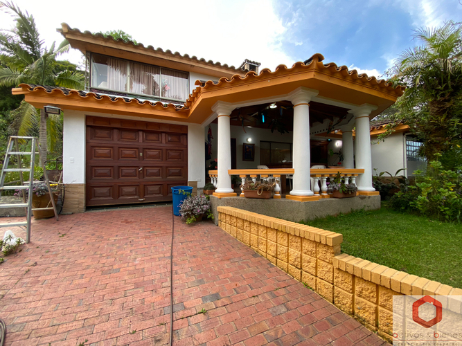 Casa de 4 alcobas en venta en Aeropuerto, Rionegro · foto 3 de 21