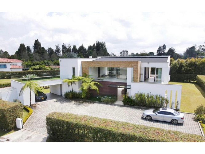 Casa de 5 alcobas en venta en Llano Grande, Rionegro, 560 m² · foto 3 de 10