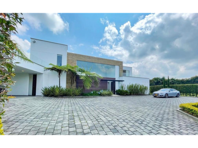 Casa de 5 alcobas en arriendo en Llano Grande, Rionegro, 560 m² · foto 4 de 10