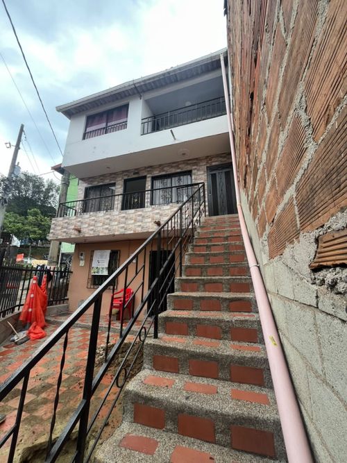 Casa de 3 alcobas en venta en Doce De Octubre No.1, Medellín, 73 m² · foto 11 de 24