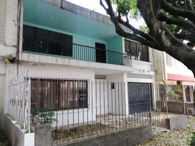 Casa de 8 alcobas en venta en Champagnat, Cali, 375 m² · foto 3 de 24