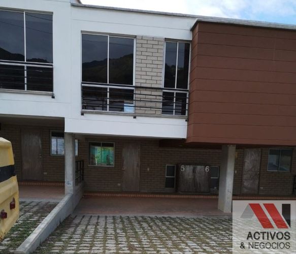 Casa de 3 alcobas en venta en La Navarra, Bello, 140 m² · foto 2 de 14