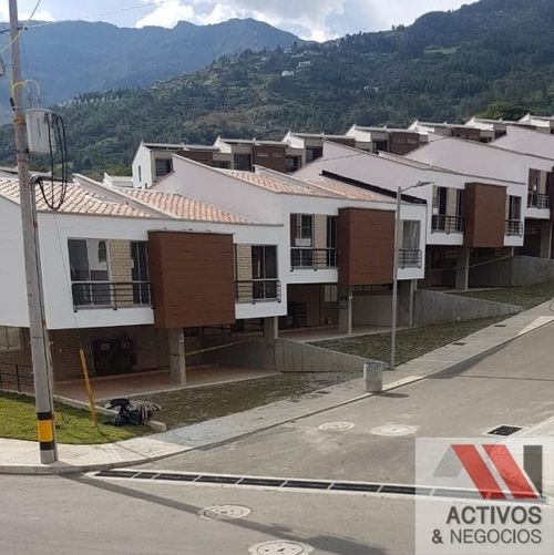 Casa de 3 alcobas en venta en La Navarra, Bello, 140 m² · foto 5 de 14