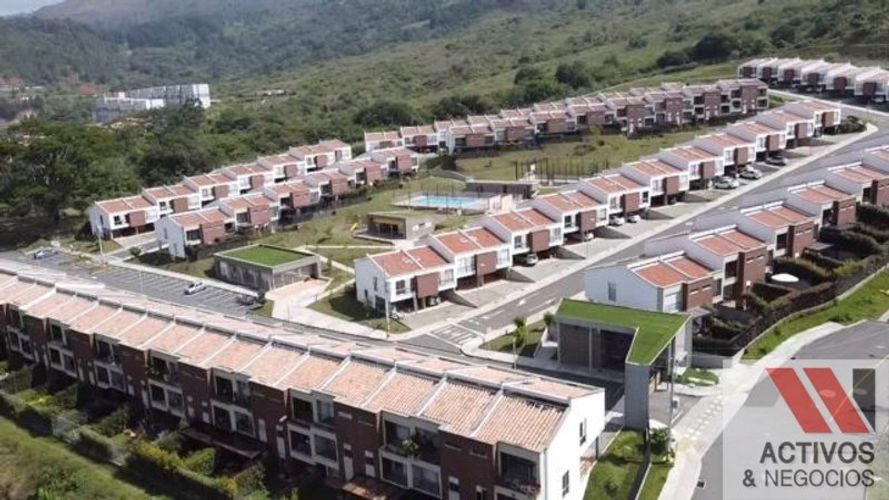 Casa de 3 alcobas en venta en La Navarra, Bello, 140 m² · foto 8 de 14