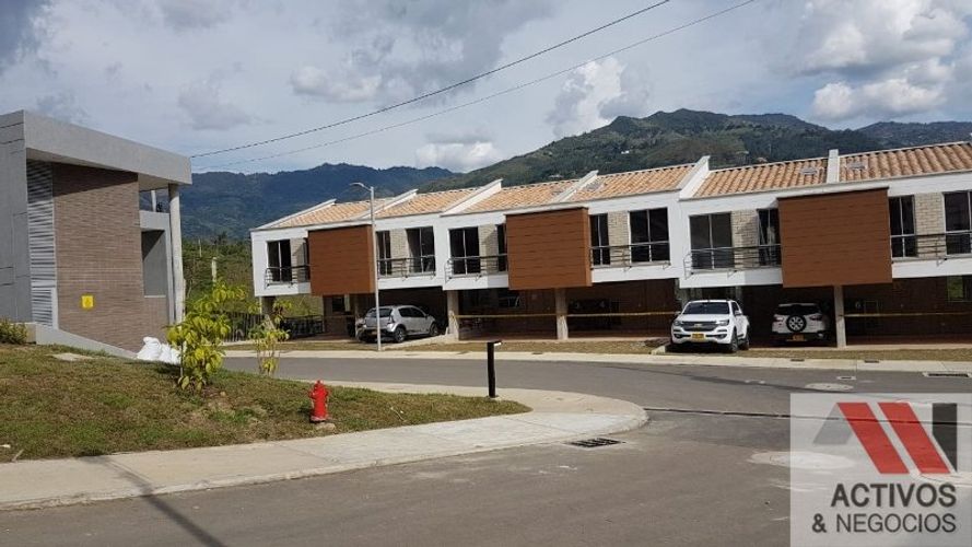 Casa de 3 alcobas en venta en La Navarra, Bello, 140 m² · foto 10 de 14