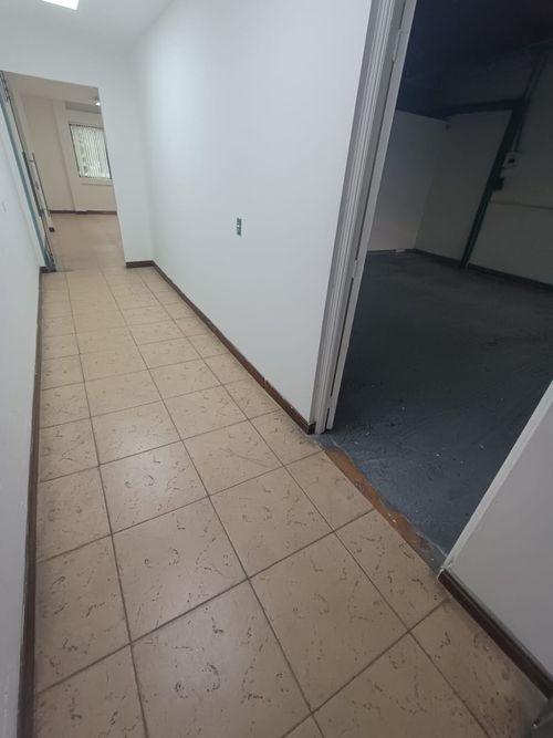 Local en arriendo en Colombia, Medellín, 350 m² · foto 9 de 11