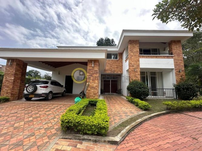 Casa de 4 alcobas en venta en Menzuly, Floridablanca, 524 m² · foto 2 de 24