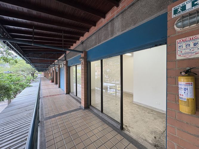 Local en arriendo en Manchester, Bello, 15 m² · foto 4 de 6