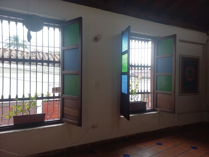 Casa de 4 alcobas en venta en San Antonio, Cali, 320 m² · foto 2 de 24