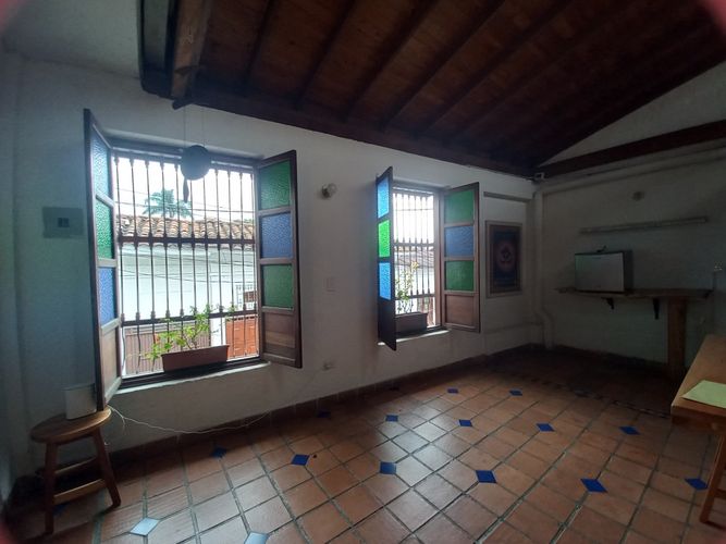 Casa de 4 alcobas en venta en San Antonio, Cali, 320 m² · foto 3 de 24