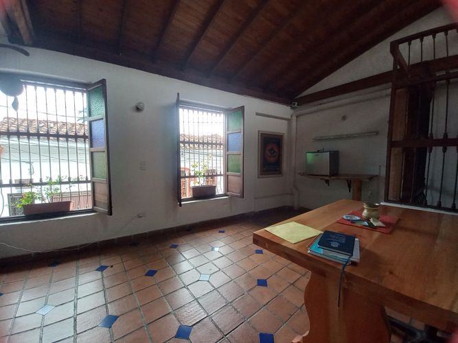 Casa de 4 alcobas en venta en San Antonio, Cali, 320 m² · foto 4 de 24