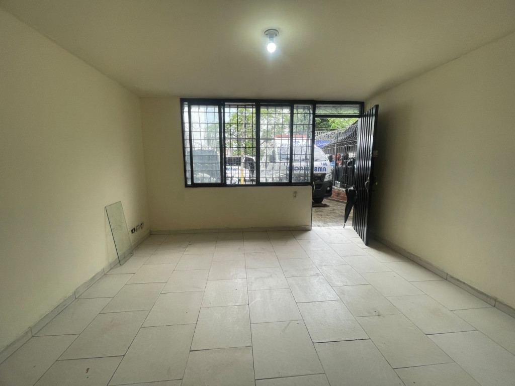 House for rent in Prados del norte, Cali
