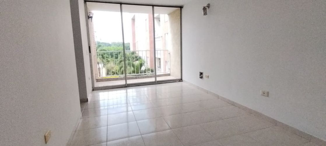 Apartamento de 3 alcobas en venta en Urbanizacion La Base (Planta Y Talleres), Cali, 55 m² · foto 2 de 12