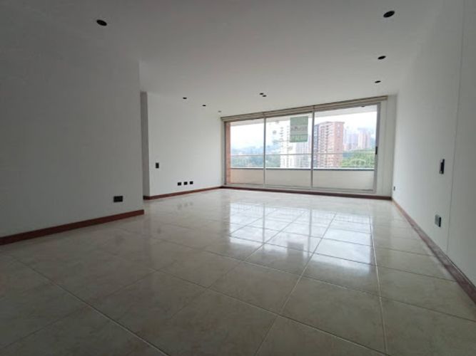 Apartamento de 3 alcobas en arriendo en Loma De Los Gonzalez, Medellín, 110 m² · foto 2 de 19
