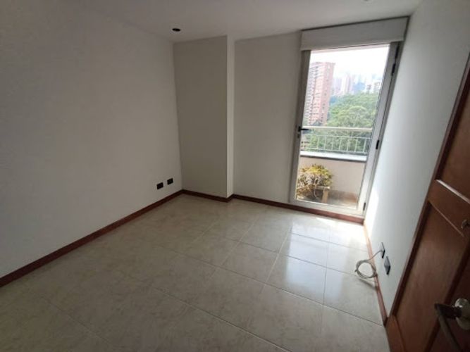 Apartamento de 3 alcobas en arriendo en Loma De Los Gonzalez, Medellín, 110 m² · foto 12 de 19