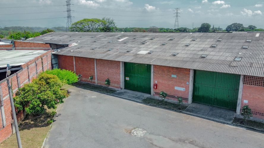 Bodega en arriendo en Juanchito, Candelaria, 1089 m² · foto 2 de 17