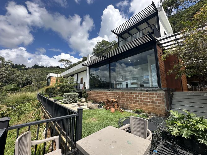 Casa de 4 alcobas en venta en Las Mercedes, Jamundí, 330 m² · foto 2 de 24