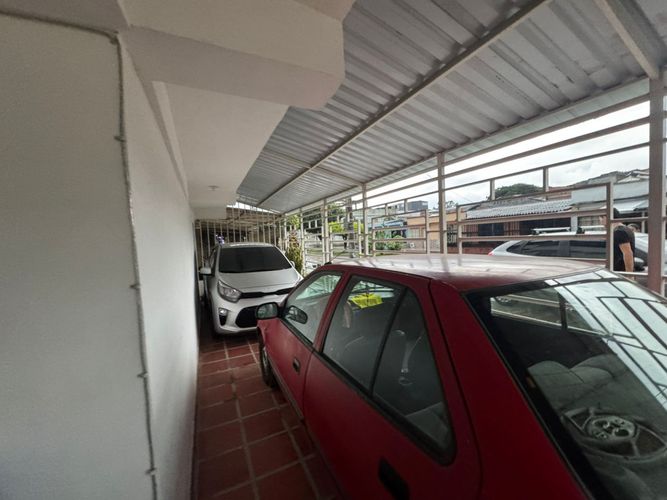 Casa de 11 alcobas en venta en San Carlos, Cali, 396 m² · foto 5 de 24