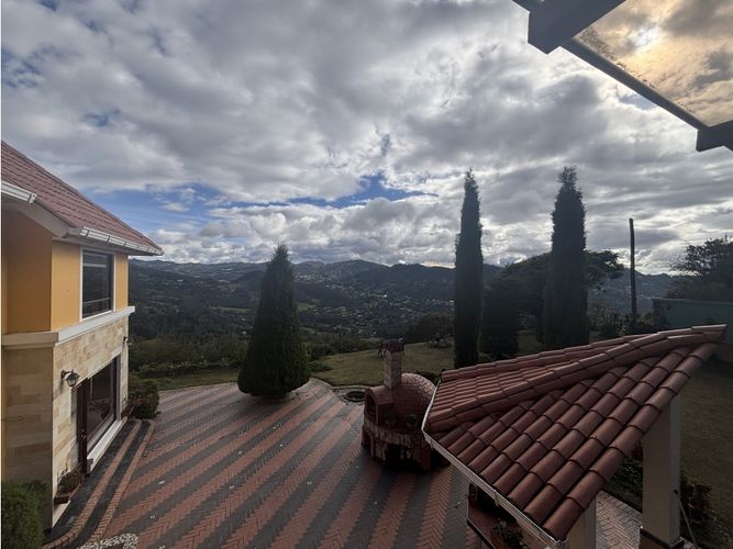 Casa de 4 alcobas en venta en El Salitre, La Calera, 400 m² · foto 2 de 24