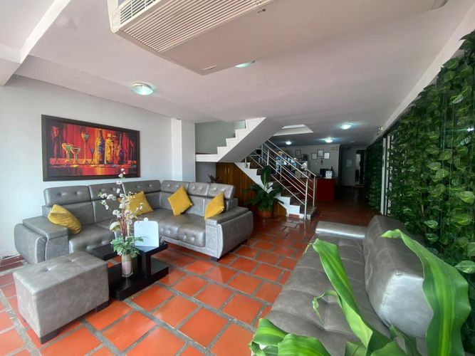 Apartamento de 20 alcobas en venta en Prados Del Norte, Cali, 700 m² · foto 2 de 22