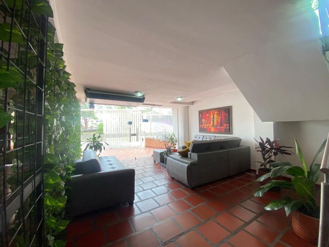 Apartamento de 20 alcobas en venta en Prados Del Norte, Cali, 700 m² · foto 3 de 22