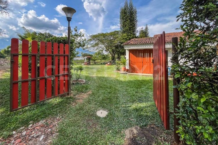 Casa de 6 alcobas en venta en Libertadores, Jamundí, 683 m² · foto 2 de 22