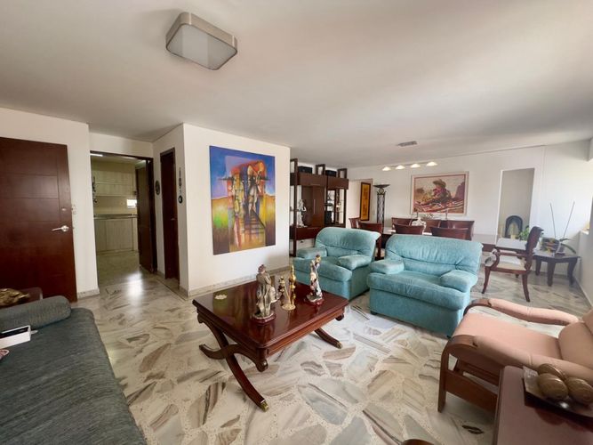 Apartamento de 3 alcobas en venta en Los Cambulos, Cali, 154 m² · foto 3 de 24