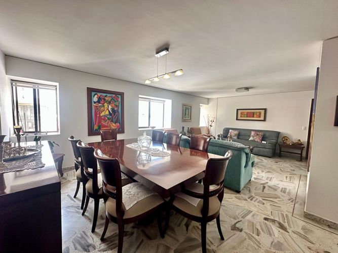 Apartamento de 3 alcobas en venta en Los Cambulos, Cali, 154 m² · foto 4 de 24