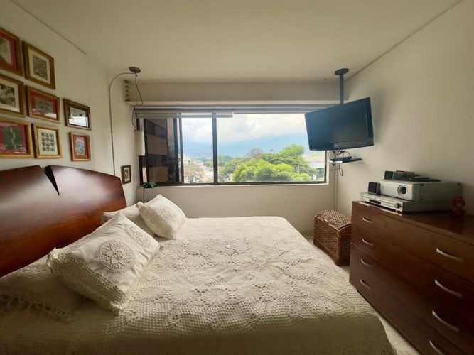 Apartamento de 3 alcobas en venta en Los Cambulos, Cali, 154 m² · foto 18 de 24