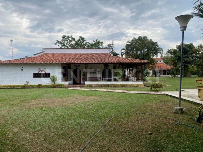 Casa de 9 alcobas en venta en La Ventura, Jamundí · foto 2 de 24