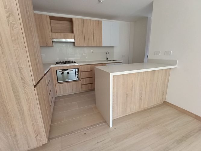 Apartamento de 3 alcobas en arriendo en Camino Verde, Envigado, 74 m² · foto 3 de 14